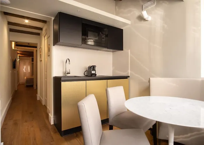 Smeraldo Townhouse Aparthotel 4*