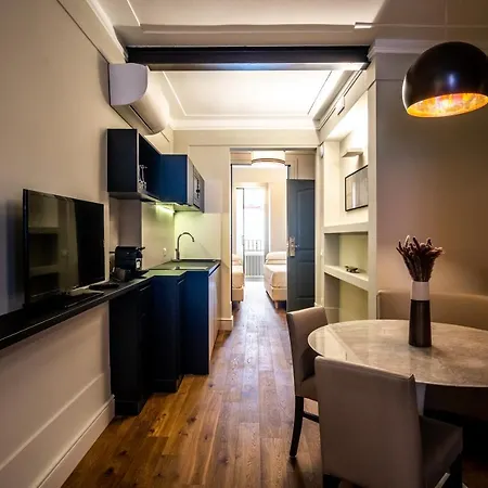 Lägenhetshotell Smeraldo Townhouse 4*